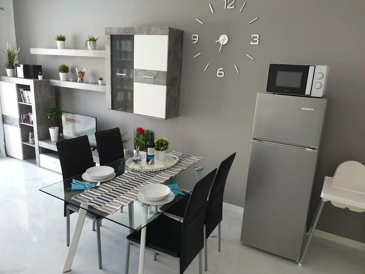 Apartment Casa Las Flores With Heated Pool, Only 490 Meters To The Beach, Balcony, Wifi Arona  Spain