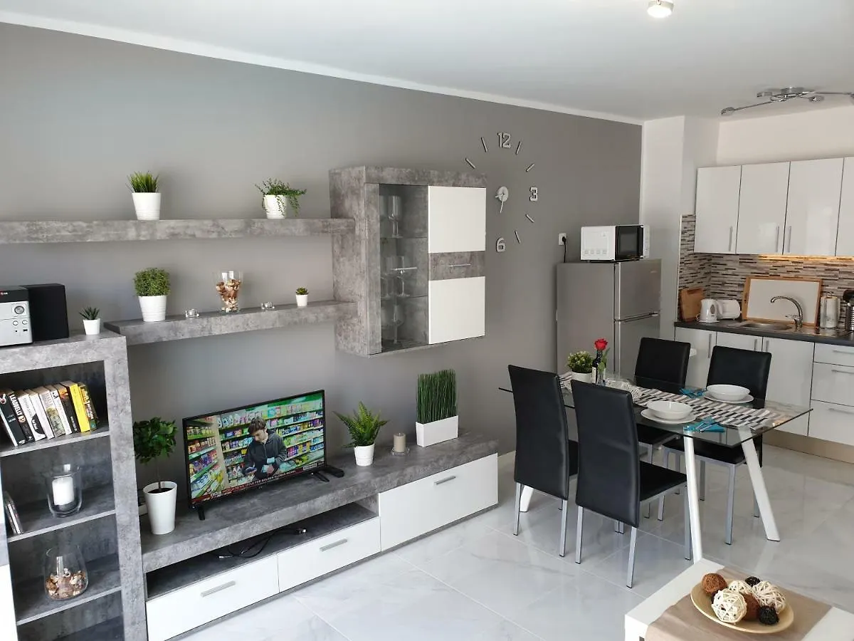 Casa Las Flores With Heated Pool, Only 490 Meters To The Beach, Balcony, Wifi Arona  Spain