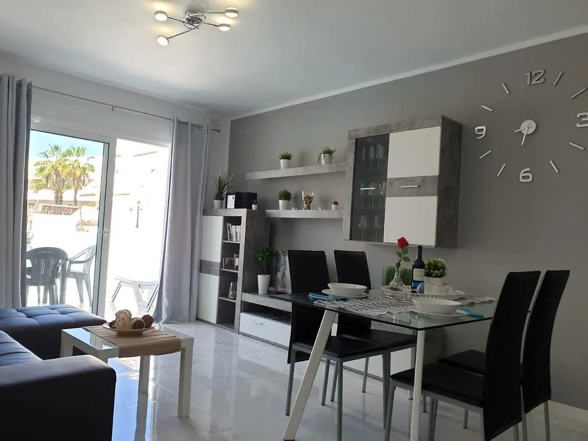 Apartment Casa Las Flores With Heated Pool, Only 490 Meters To The Beach, Balcony, Wifi Arona