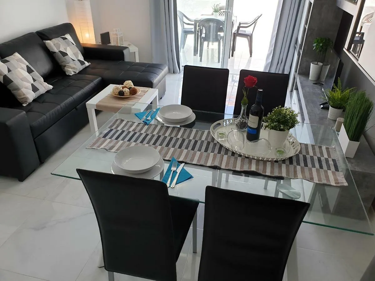 Apartment Casa Las Flores With Heated Pool, Only 490 Meters To The Beach, Balcony, Wifi Arona